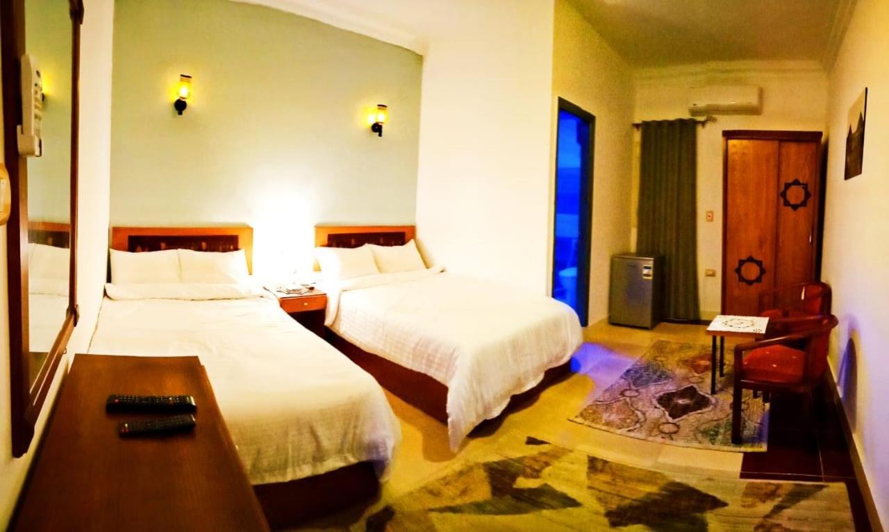 Carpet Alaadein Pyramids View Hotel Kafrat al Jabal Exterior photo